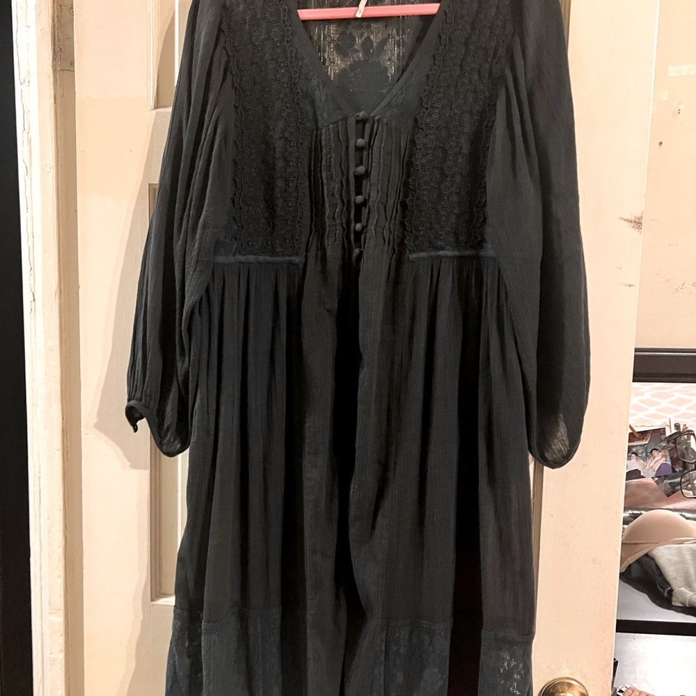 3/4 Black Long Sleeve Duster with Button Closure